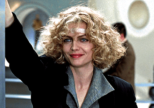 pfeiffer-michelle:MICHELLE PFEIFFER as Selina Kyle (hair appreciation)Batman Returns (1992), dir. Tim Burton