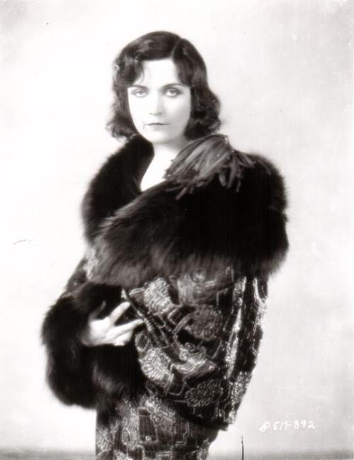 Pola Negrihttps://painted-face.com/