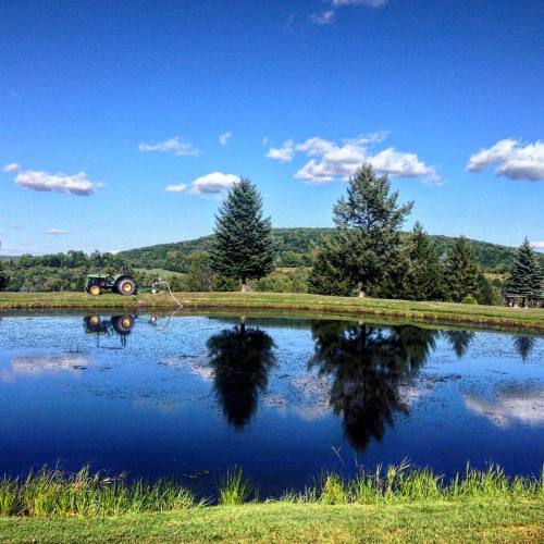 Golf league was pretty beautiful last night. #ladiesnight #golf #landscape #reflection (at Sleepy Ho