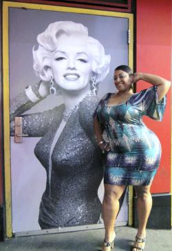 planetofthickbeautifulwomen:                                              Gloria da Goddess  What amazing curves!