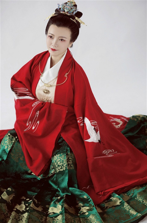 haplocke:  fuckyeahchinesefashion:  Hanfu(traditional han chinese clothing) photography. 临溪摄影  Uuuuurrrrrrgggghhhhhhhhhhyeessssssssssssssssssss