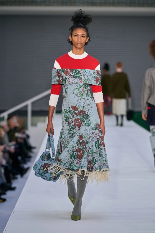 Molly Goddard Fall 2022 Ready-to-WearPhotos by Alessandro Lucioni / Gorunway.com