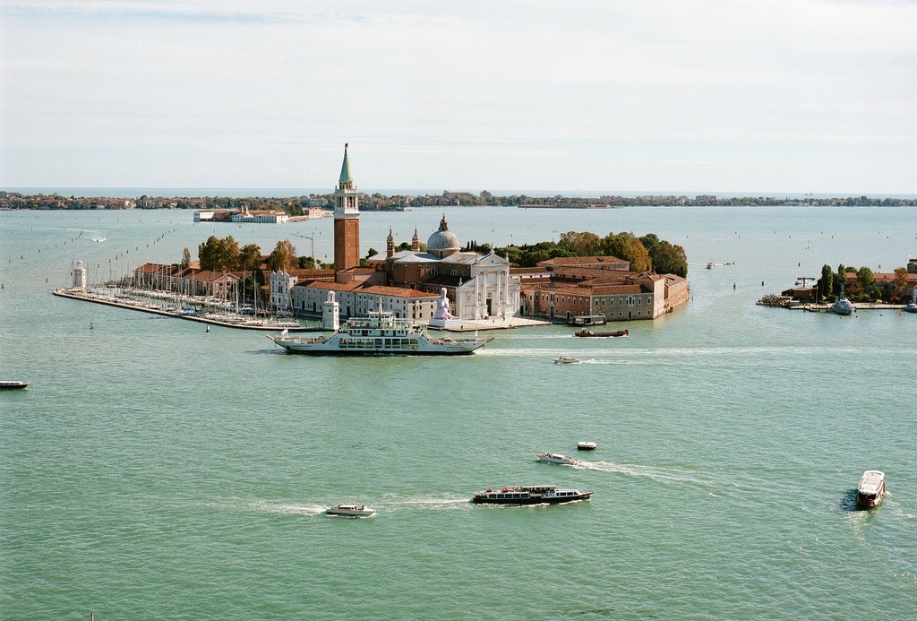 goddesswithinyou:  larimar:  jacindaelena:   by .grux.  Larimar: Venice, Italy 