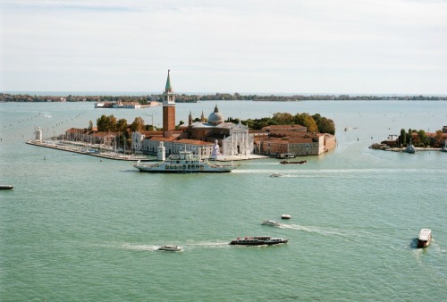 goddesswithinyou:  larimar:  jacindaelena:   by .grux.  Larimar: Venice, Italy   One of my dream destinations.