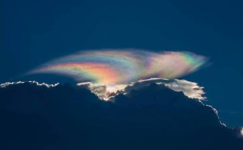 Nacreous clouds vs iridescent cloudsThis image shows polar stratospheric clouds (also known as nacre