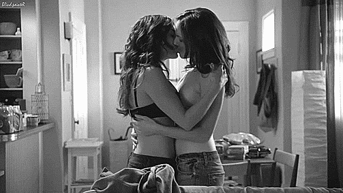 lesbianred:  lesbiansilk:  Being Erica - s01e09 (2009) - Anna Silk & Erin Karpluk (IMDb) (part 3)  Matt’s favourite lesbian scenes 102/10,000 (INDEX)   X