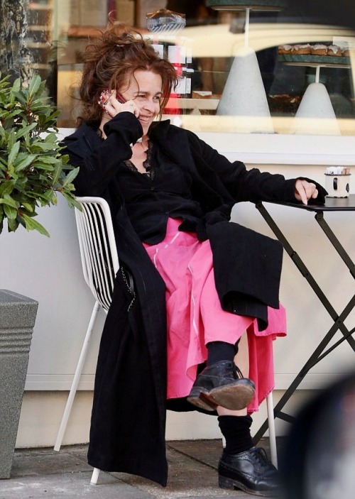 Helena Bonham Carter enjoying an afternoon in North London | 16/08/2017