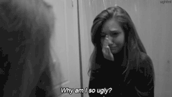 brokensmile-deadeyes:  Depressing black and white blog, follow back similar *trigger warning* 