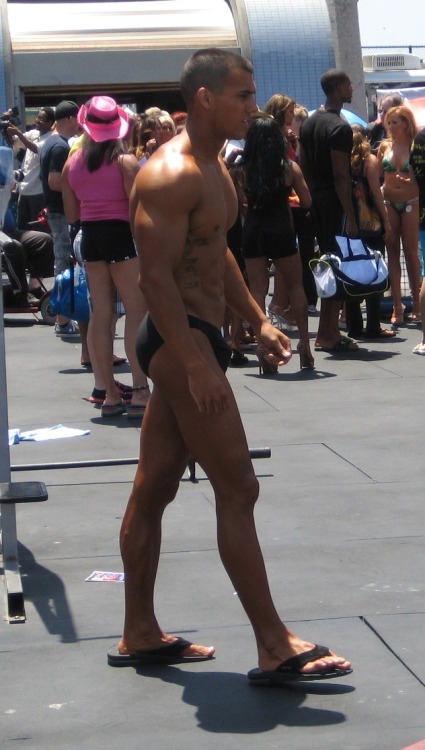 insidethelockerroom:  Black posing trunks.