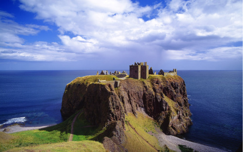 fuckyeahvikingsandcelts:tylergnosis:Scotland. My calling. Who’s coming with?SCOTLAND!