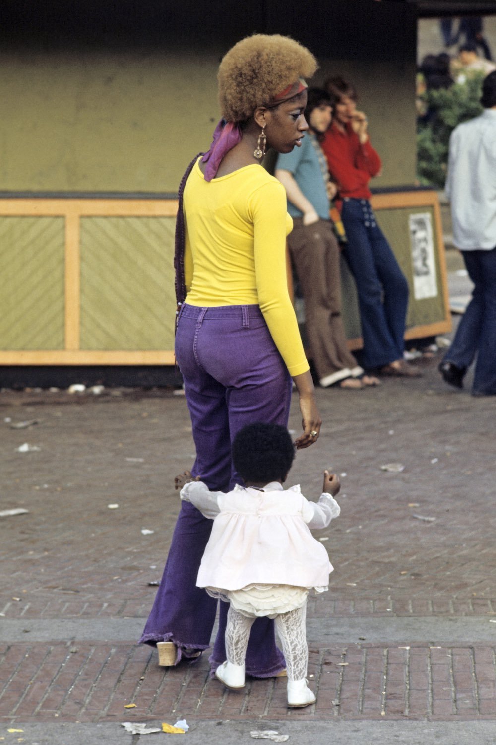 afewacresofsnow:From a Paris Match issue on Harlem in 1970. Jack Garofalo photographed