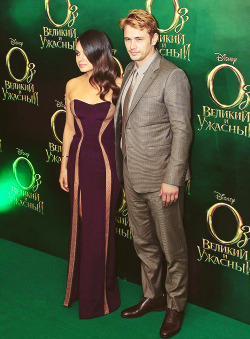 milakunisdaily:  Mila Kunis and James franco at the Russian Premier of Oz The Great And Powerful.