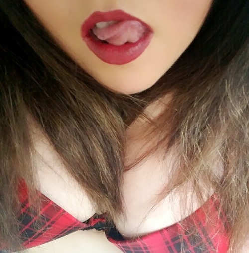 sweetestache:  Fall flannel….who wants to get cozy?  Sweet mother of….