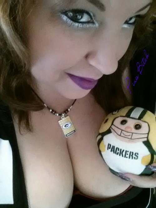 pixie-bitch75:Good Luck luvies, for my GreenBay Packers… I need a WIN Today! Unless you wanna see me