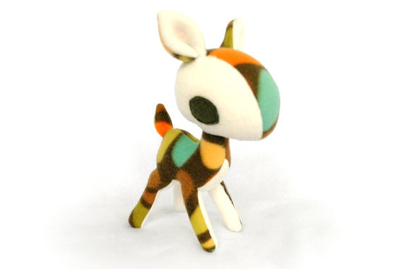 monochromenoir:  Plush Deer by pookatdinocrafts on etsy. Do not remove source.  