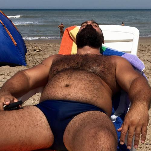 keepembloated:Sunning the ballgut… before heading to the buffet.