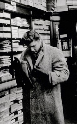 thewonderofelvis:  Elvis at the Supreme Men’s Shop in New York, March 17, 1956.
