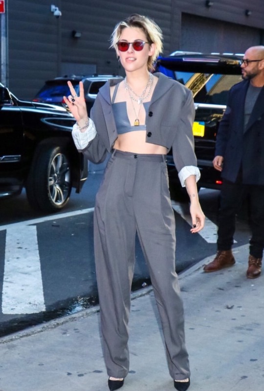 caroldanversenthusiast:thinking about Kristen Stewart’s recent looks at this moment in time Okay but someone pls get me some water cause I am THIRSTY