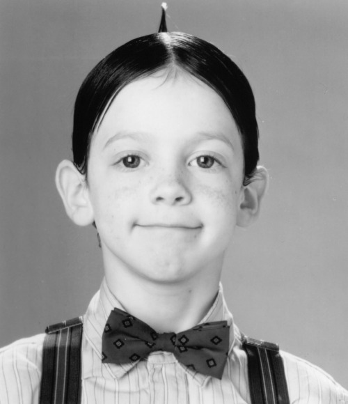 thetargaryenboyz2:  byo-dk—celebs:  Name: Bug Hall Country: USA Famous For: Actor ————————————————— Click to see more of my stuff: Main | Spycams | Celebs Funny | Videos | Selfies  