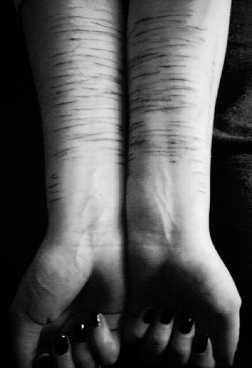 ohfuckjustme:  pain-dark-sad:  . pe We Heart It.   please don’t scroll through my blog if you’re easily triggered