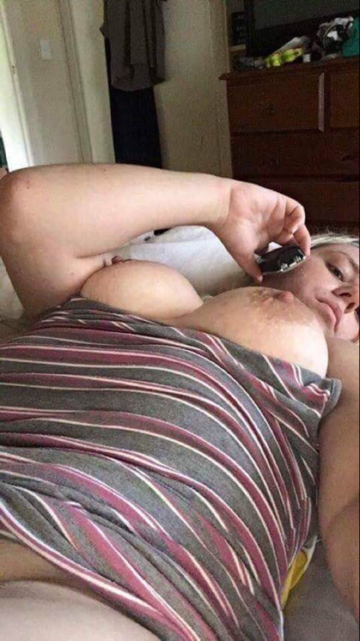 exposeandhumiliate2:  http://facebook.com/aliciasmith23