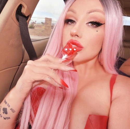 nikkilipstick:  💋💕🎀 hey baby’s @goth.mom is my personal acct love u 🎀💕💋