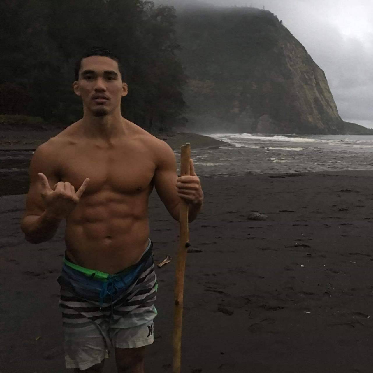 prlmebigislandboto808:  polynesianmen:  Colton from Hawaii  Hilo