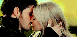 wrghtandco:i-love-you-swan requested: COLOURFUL CAPTAIN SWAN SMOOCHIES