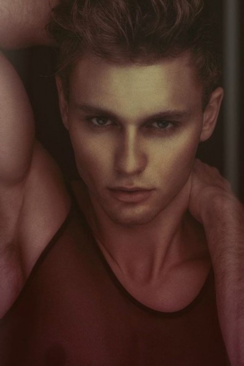 siroyagihkd:   “In The Air” Laurent Marchand by Serge Lee for Dominus Magazine Keep reading 