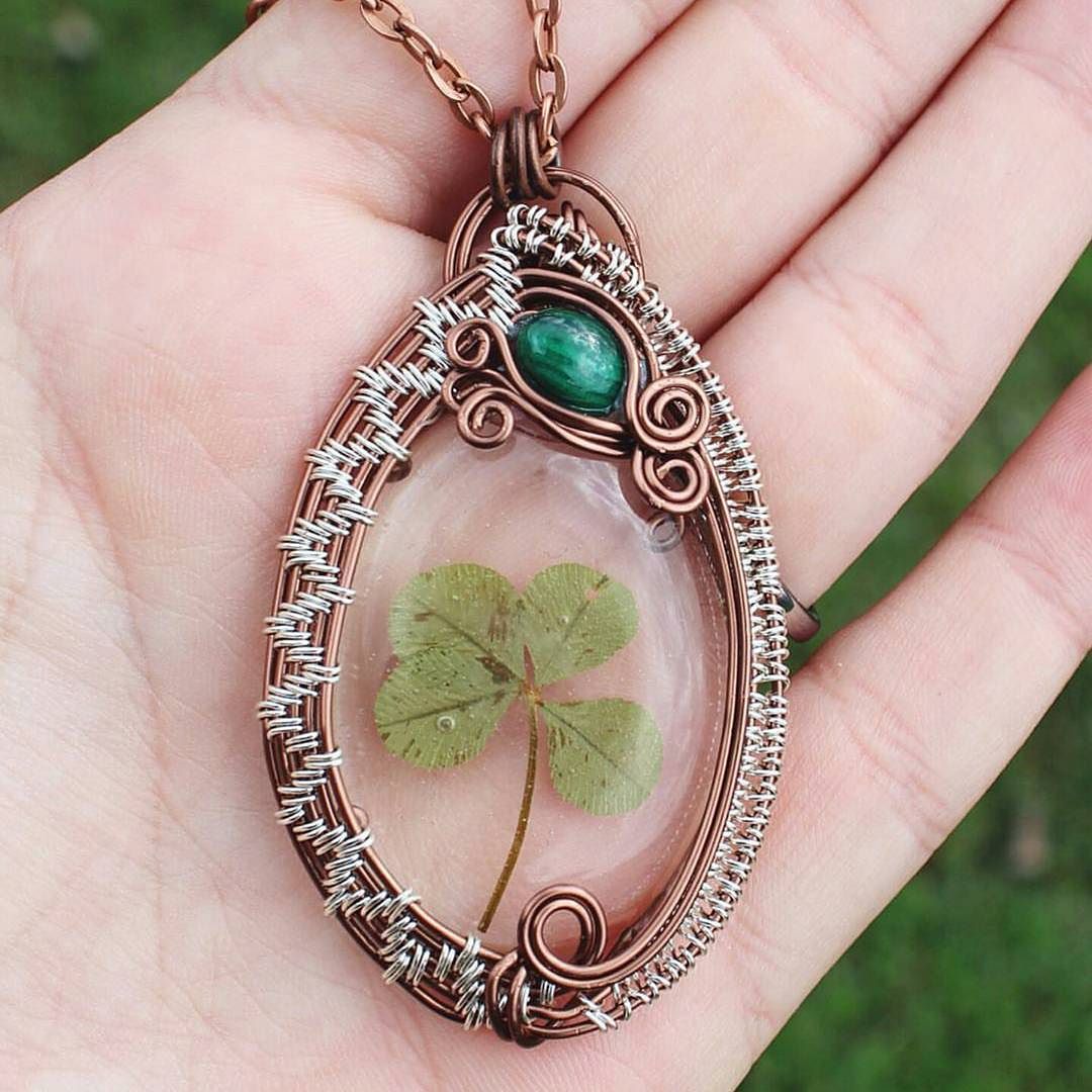 Decided that I need a bit more Luck in my life. Just bought this gorgeous four leaf