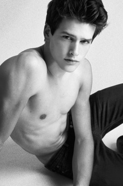 extra0rd1nary-belleza:   Young Simon Van Meervenne @ Major Models Photographed by Zeb Daemen http://extra0rd1nary-belleza.tumblr.com/   