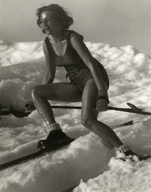 Porn Pics historynet:  Leni Riefenstahl skiing in a