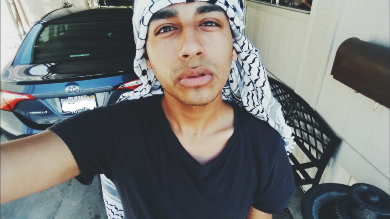  This is 21 y/o Tony from Lakewood.  He’s a hottie just looking for friends and