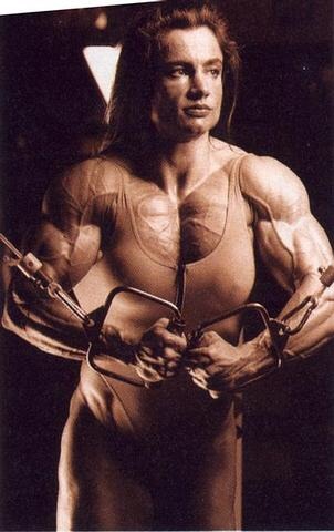 lovemusclewomen:  First fbb I ever got off too. Zuzana Korinkova 🤘🏻❤️😍