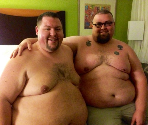 beautifulchubs:  bigbearnchaser:  Making new friends!   Please make a video together. I’d pay good money to see that  oh my god i would too…