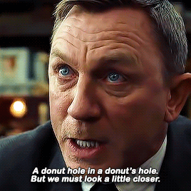 buotella:A case with a hole in the middle. A donut.KNIVES OUT (2019) dir. Rian Johnson