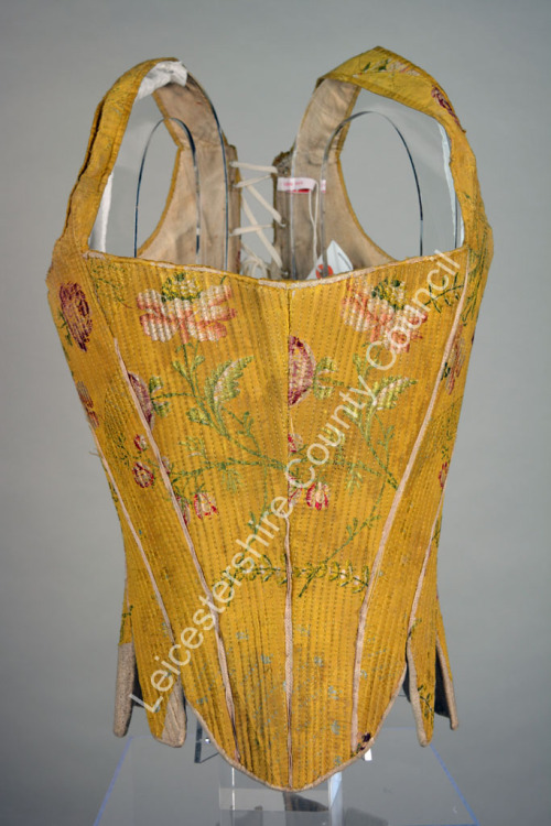 symingtoncorsets:Corset made from yellow silk brocade and trimmed with whiteleather. It dates from a