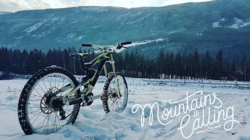 themtnbikegeek: @heidi_2706 took her bike Doris it for some snow time fun! A very picturesque settin