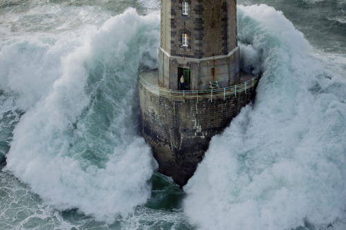 XXX blondeisawesome:  Waves crashing into a lighthouse. photo