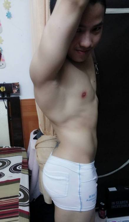 bravenguyen:  choikhongiu:  duycute113:  manjam1981:  traidepquanhta:  Gym boy Tiến - Part 1Chưa biết thẳng hay cong mà nhìn tướng đúng chuẩn bot luôn  be nay bot quan 2, lt roi hang thi ok ma o ngoai lùn lam hay di lam cong qua trong