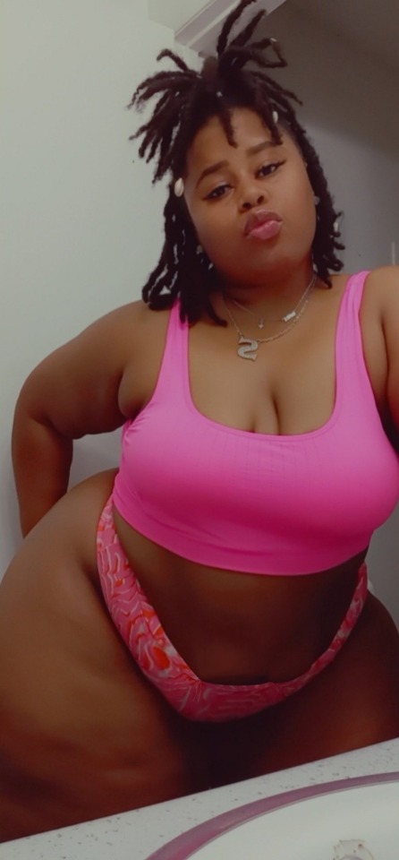 nastynate2353:I love me a big fine woman wit a stink fat booty.