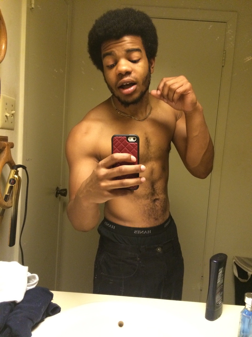 yestoo:  falulu:  yestoo:  Blackout selfies before work  Stay beautiful yall ✊