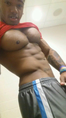 thegaykamasutra:  Chest!!!