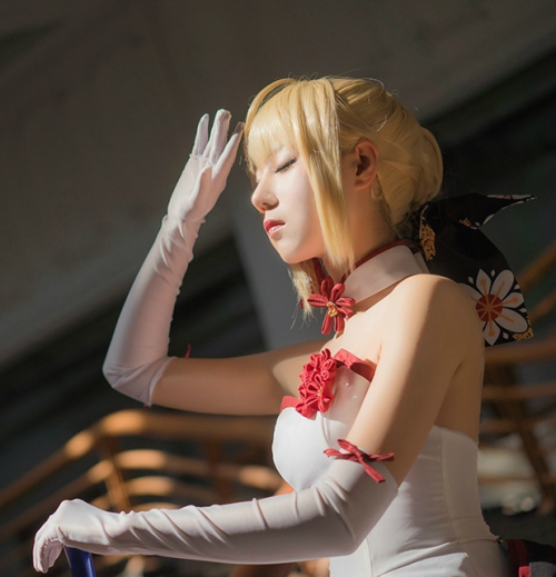 this saber cosplay is seriously perfect