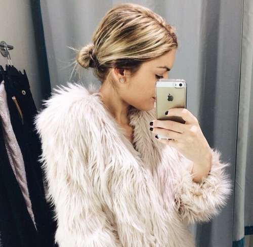 Perfecting the Ultimate Selfie 101: A Beginner’s Guide for the Closet Introvert.