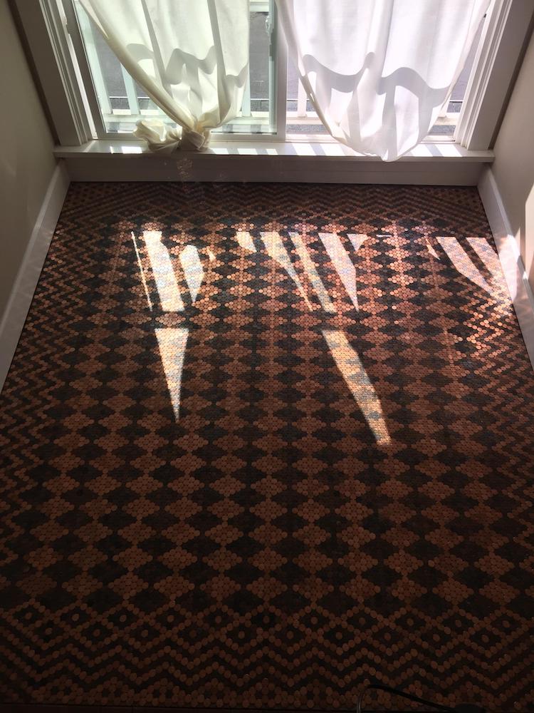 mymodernmet:DIY Renovation Uses 13,000 Pennies to Create Stunning Patterned Floor