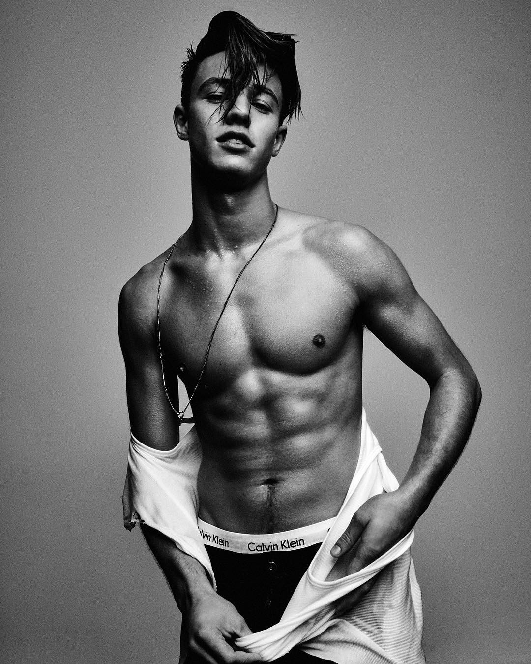 famousdudes:  Cameron Dallas definitely knows how to pose shirtless.