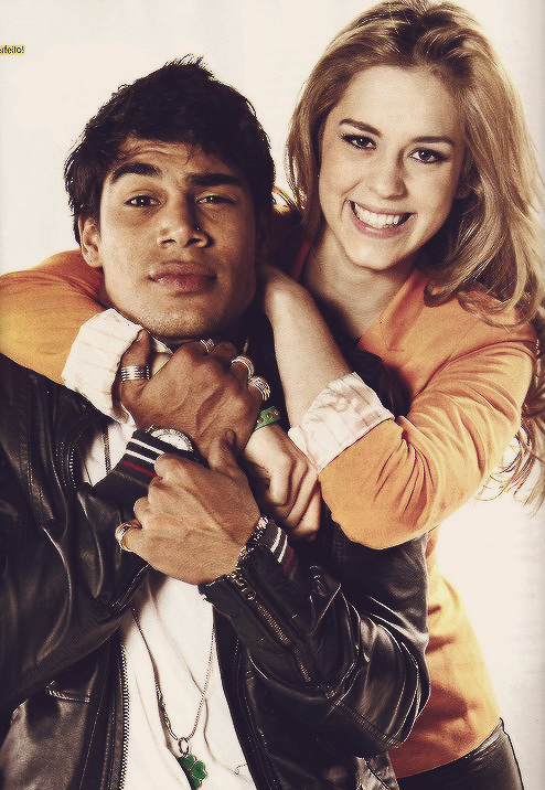 somicarinho:  não imaginei que iria amar tanto alguém como amo vocês♥ 