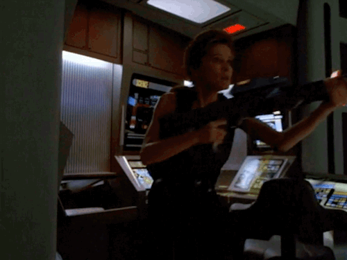 satans-trek:Janeway with a big gun from 3.12 because reasons….