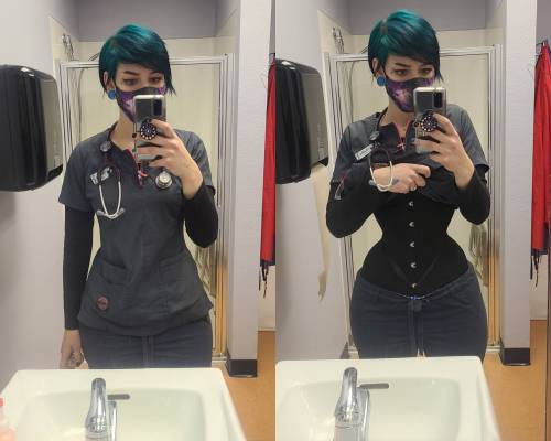 bustiers-and-corsets:Scrubs are perfect for stealthing!